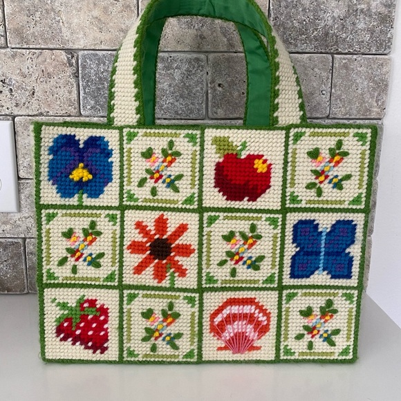 Source Unknown Handbags - Vintage Rare Design Nature Handmade Needle Point Purse Cream And Green Patchwork